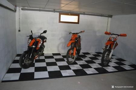 Bodenplatten für Ihre Motorradgarage » SWISSTRAX